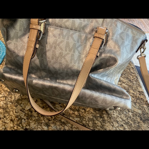 Michael Kors shoulder bag in great condition - Picture 2 of 5